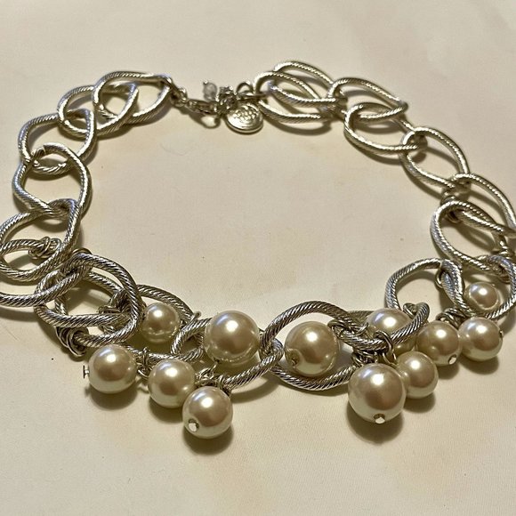 4 for $20 Sale Liz Claiborne Silver Tone Link & Faux Pearl Necklace - Picture 2 of 6